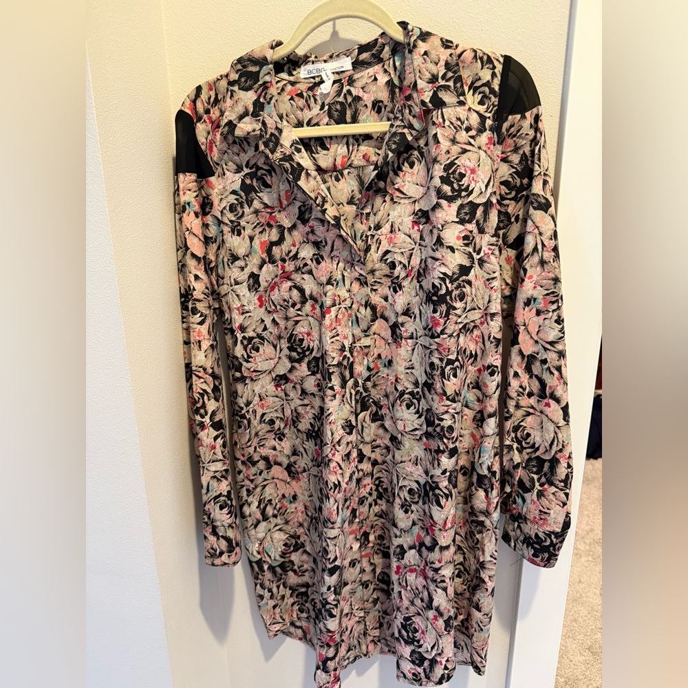 Size S BCBG generation flowy blouse dress